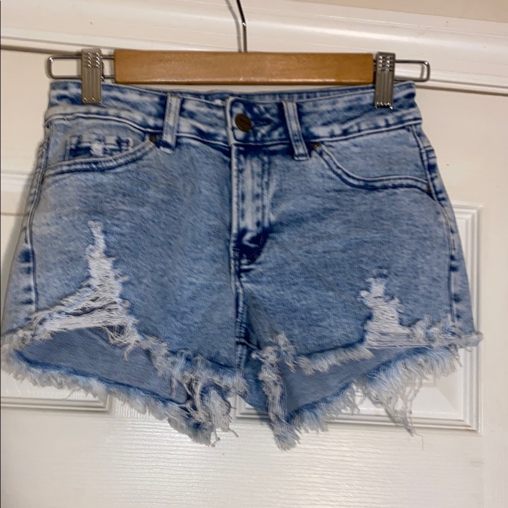 Disclosure Women’s Distressed Light Wash Denim Blue Jean Shorts Size 5/27